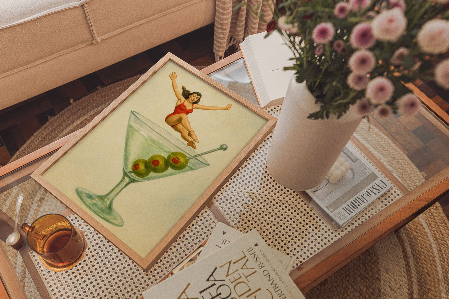 Martiniye Atlayan Kadın Posteri