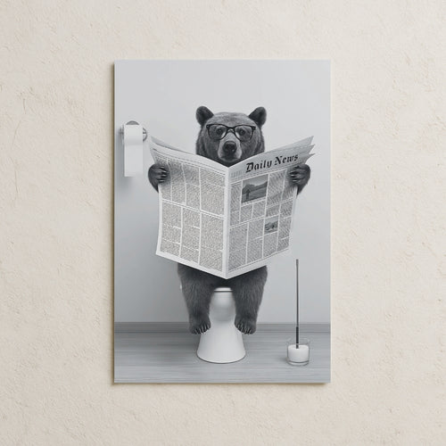 Tuvalette Gazete Okuyan Ayı Posteri